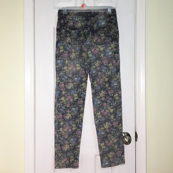 🍒5/$20🍒 g21 Floral Skinny Jeans. Cream - Picture 8 of 8